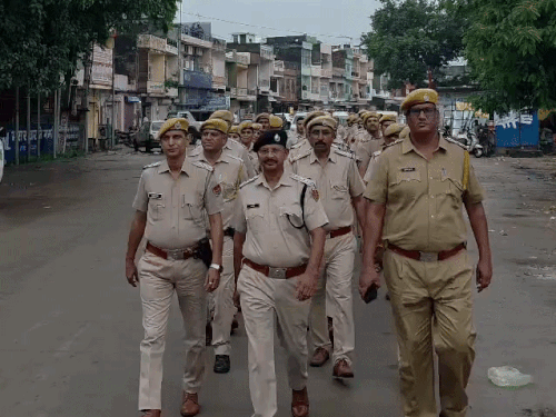 सवाई माधोपुर में पुलिस का फ्लैग मार्च:DSP बोले-अफवाहों पर ध्यान नहीं दे, बिना किसी डर के वोटिंग करे