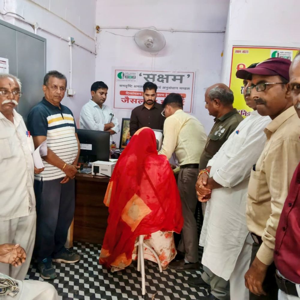 सक्षम संस्थान के शिविर में 21 दिव्यांगों की हुई आंखों की जांच, 2-3 दिन में चश्में होंगे वितरित