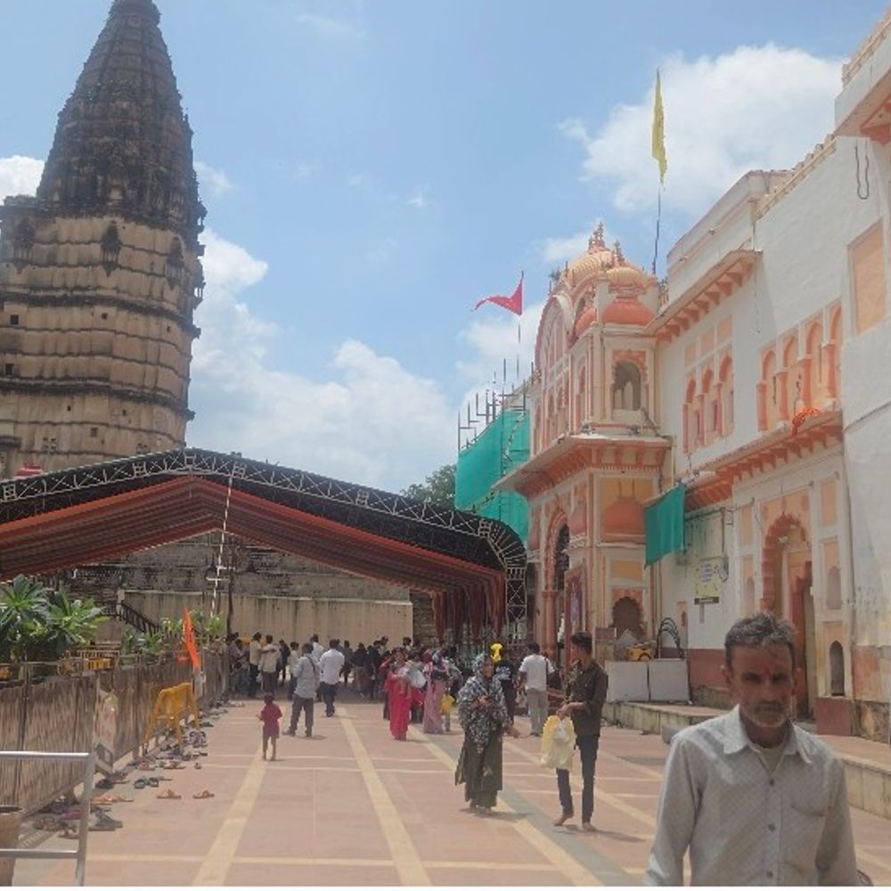 ओरछा रामराजा मंदिर में अब श्रद्धालु को रोज मिलेगा प्रशाद:हजारों लोगों को बांटा जाएगा बाल और ब्यारी भोग, दानदाता का नहीं होगा इंतजार