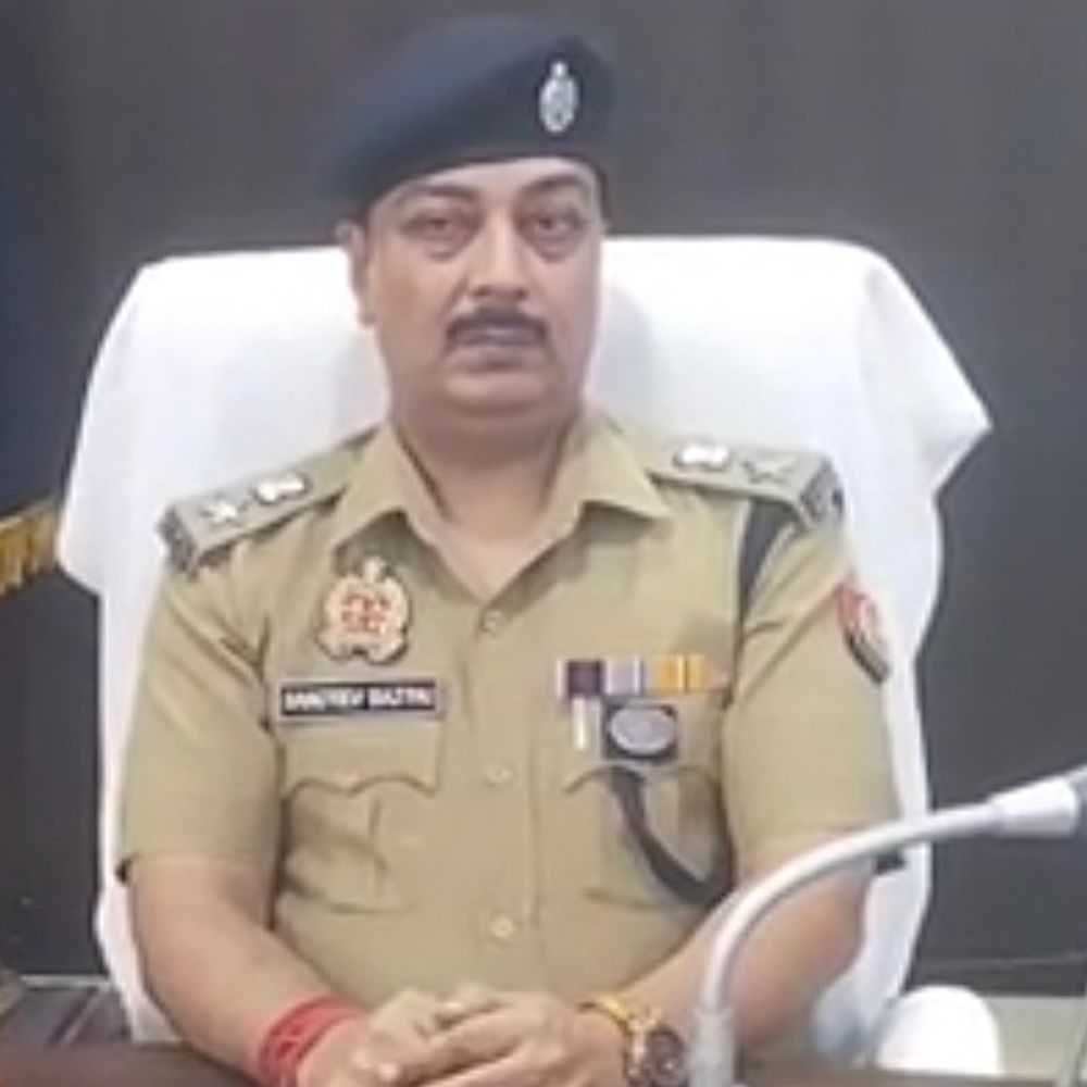 ललितपुर में 11 पुलिसकर्मियों के कार्यक्षेत्र बदले:तालबेहट कोतवाली प्रभारी बने रमेश चंद्र मिश्रा, 3 का गैर जनपद ट्रांसफर
