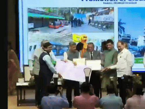 स्वच्छ वायु सर्वेक्षण में इंदौर देश में दूसरे नंबर पर:दिल्ली में मिला राष्ट्रीय स्वच्छ वायु सराहना पुरस्कार, महापौर ने जनता को समर्पित किया