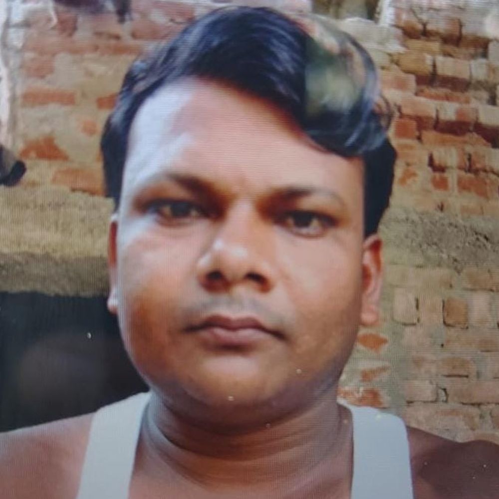 सीतापुर में संदिग्ध हालात में युवक का लटका मिला शव:सुबह घर से निकला था, पेड़ से लटकता मिला शव