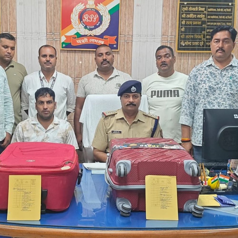 पूर्णिया कोर्ट-आनंद विहार ट्रेन से 19 किलो गांजा बरामद:कीमत 19 लाख रुपए, बिहार से दिल्ली जा रही ट्रेन में गोंडा में कार्रवाई