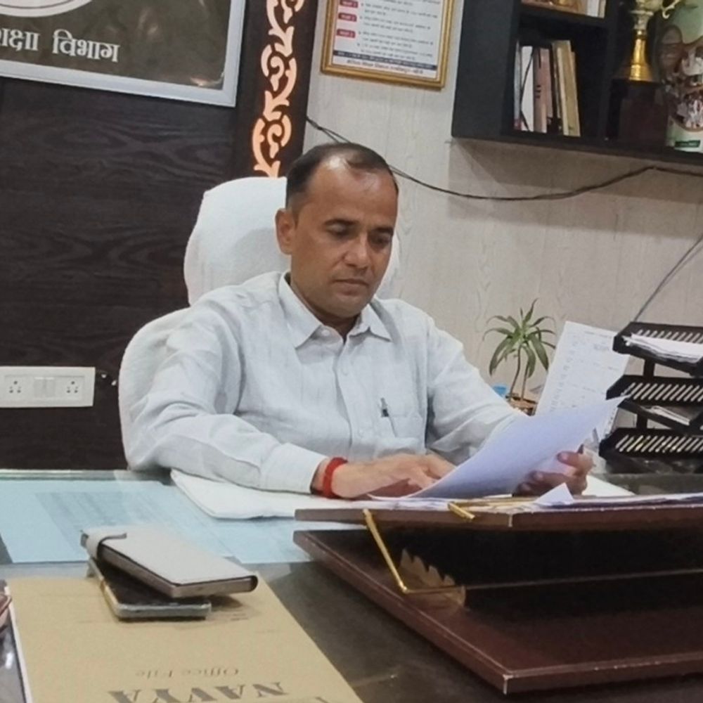 लखीमपुर खीरी में भारी बारिश से स्कूल बंद:नर्सरी से 8वीं तक के बच्चों की छुट्टी, शिक्षक-कर्मचारी स्कूल जाकर करेंगे काम