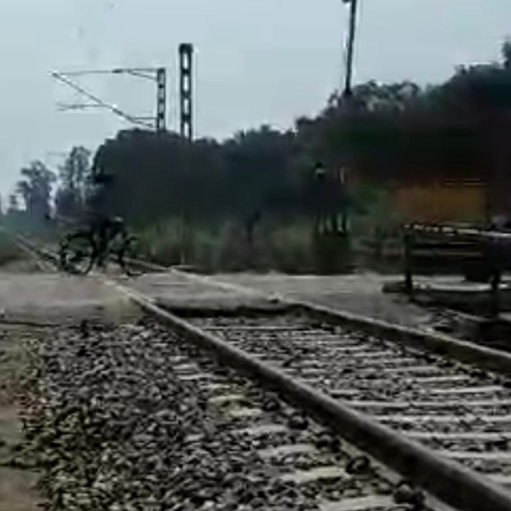 बिजनौर में खारी-झालू रेलवे फाटक आज 13 घंटे बंद रहेगा:सुबह 7 से रात 8 बजे तक ट्रैक की मरम्मत; दूसरे रास्ते से जाना होगा