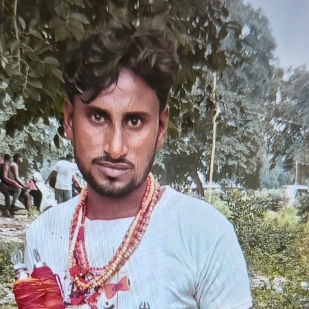 बिछवां में बाइक डिवाइडर से टकराई, देवर की मौत:भाभी गंभीर घायल, डीजे टेंट संचालक का करता था काम; मायके से ला रहा था घर