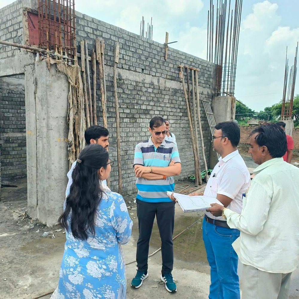 सीईओ ने मोहन बड़ोदिया में विकास कार्यों का निरीक्षण किया:सिमरोल में सिंचाई योजना, कस्टम हायरिंग सेंटर और प्लांटेशन का जायजा लिया, एफएलएन प्रशिक्षण भी देखा