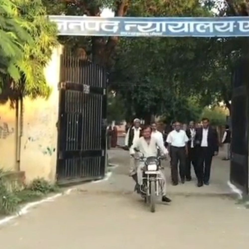 नाबालिग को भगाने वाले आरोपी को 20 साल कैद:कोर्ट ने 80 हजार रुपए जुर्माना लगाया; फैसला सुनते ही जेल भेजा