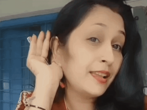 सारंगढ़ में क्लास छोड़ रील बनाने में व्यस्त टीचर,VIDEO:स्कूल में छत्तीसगढ़ी गानों पर मैडम ने बनाई वीडियो,मुंगेली में ‘बीड़ी जलाई ले’ पर टीचर-स्टूडेंट्स थिरके