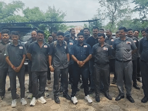 एसपी से मिले डायल-112 पायलट, सुपरवाइजर का किया समर्थन:अधिकारी पर रुपए लेने का आरोप; कहा- छवि खराब करने की साजिश