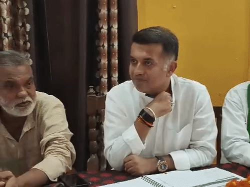 बूथों से 'चंदा चोर गद्दी छोड़' आवाज आ रही होगी:गोरखपुर में बोले कांग्रेस सचिव, कार्यकर्ताओं से मीटिंग के लिए पहुंचें