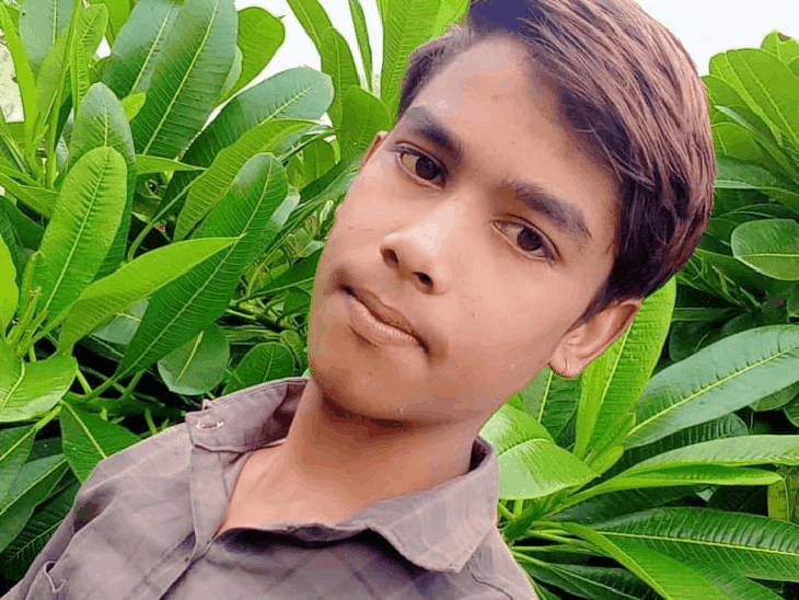 सांप ने जमीन पर सो रहे भाई-बहन को डसा:झांसी में भाई ने दम तोड़ा, बहन की हालत नाजुक, 6 महीने पहले हुई थी शादी