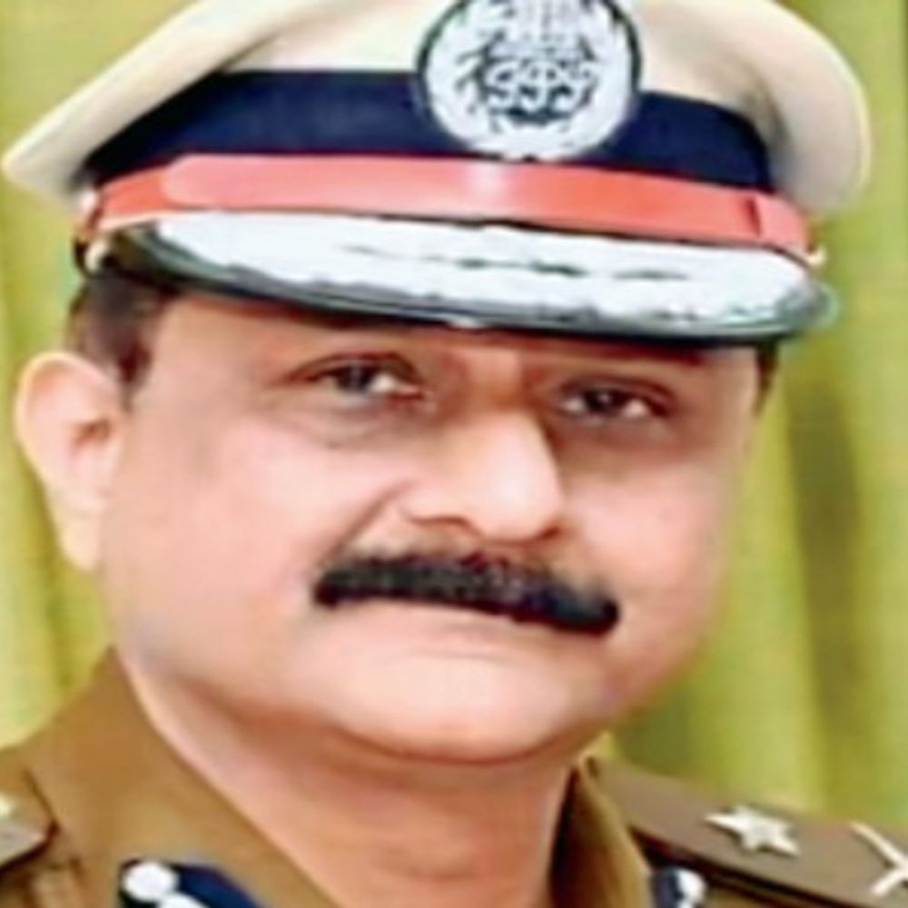 रायपुर में 7 निरीक्षकों के तबादले:आजाद चौक और टिकरापारा समेत कई थानों में बदलाव, देखिए किसे कहां मिली नई जिम्मेदारी