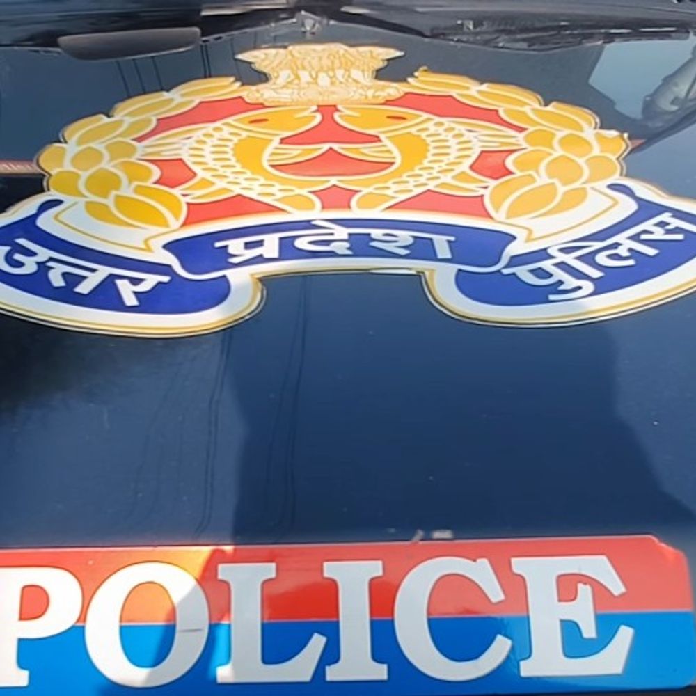 210 अपराधियों ने हाथ उठाकर ली अपराध छोड़ने की शपथ:अलीगढ़ में लूट-चोरी और डकैती में जेल जा चुके लोगों को पुलिस लाइन बुलाया, SSP बोले- अपराध छोड़कर मुख्यधारा में लौटें