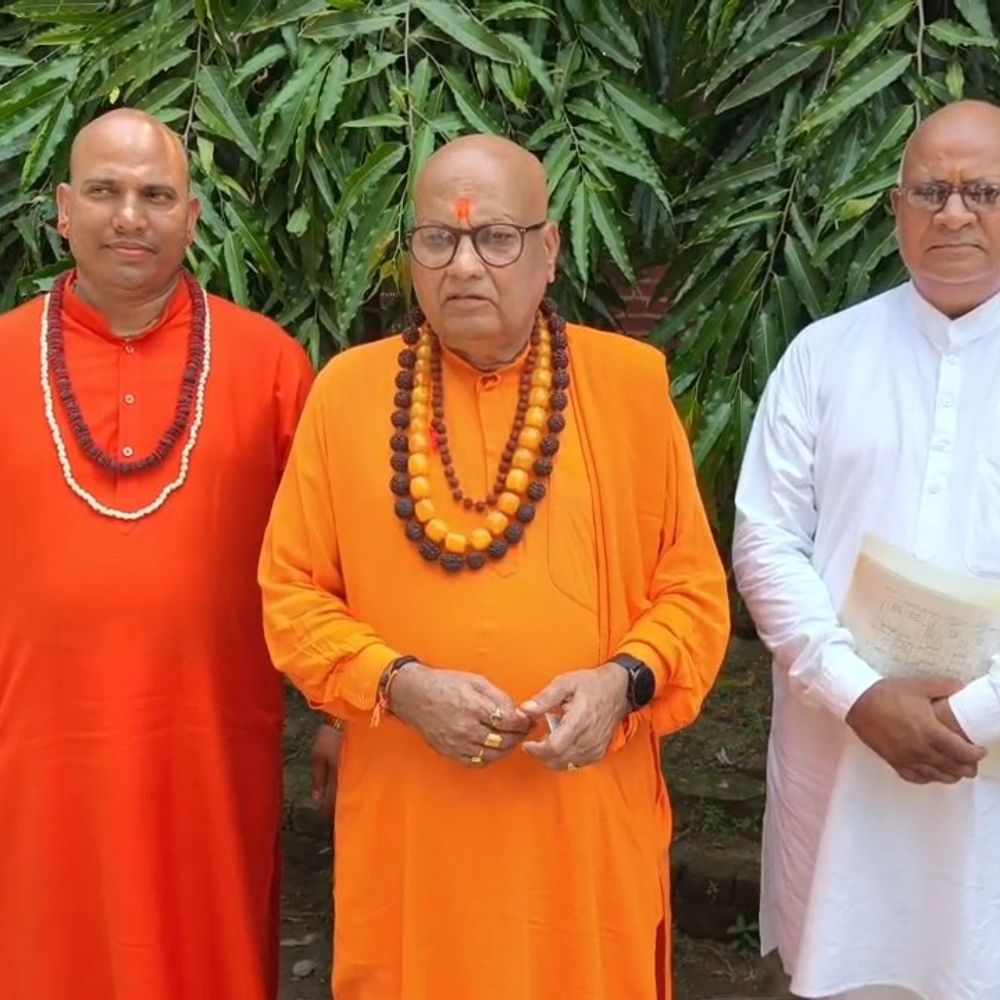 ‘दिक्कत है तो पाकिस्तान-बांग्लादेश चले जाइए...पैसे भी हमसे ले जाना’:मस्जिद टूटी तो बोले महामंडलेश्वर-योगी सरकार में नहीं चलेगी दादागिरी, कानून मानना पड़ेगा