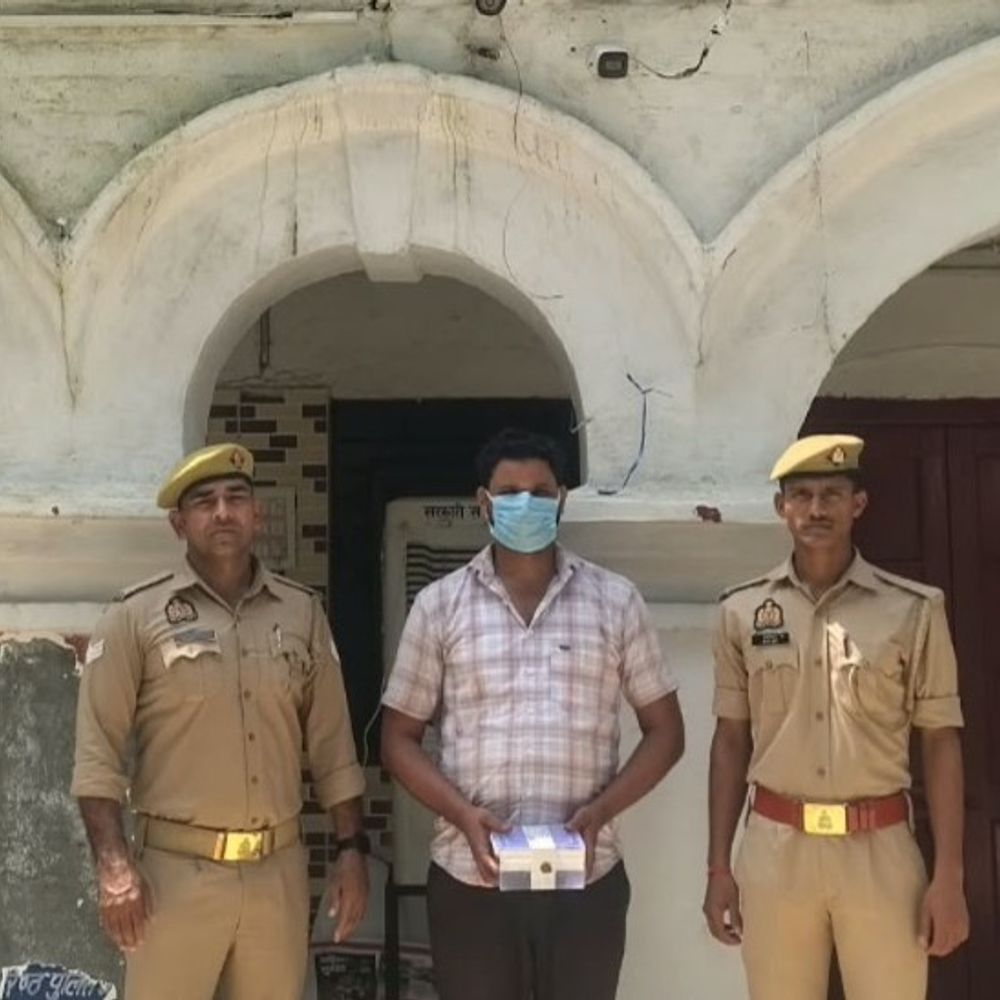 सहारनपुर में 53 लाख की स्मैक के साथ तस्कर गिरफ्तार:चिलकाना पुलिस ने तालाब किनारे घेराबंदी कर दबोचा