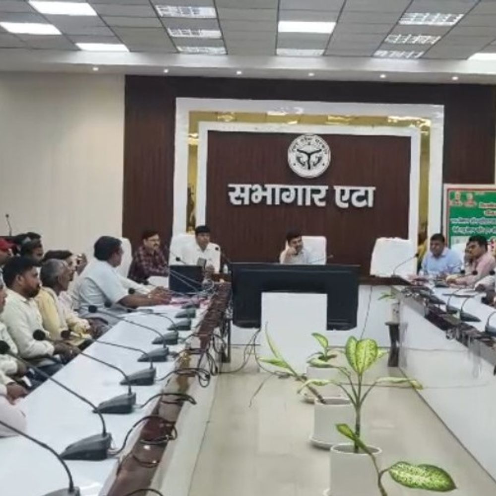 एटा में हाईकोर्ट की याचिका की फाइल नहीं पेश की:कनिष्ठ लिपिक निलंबित: अधिकारियों के आदेशों की अनदेखी और काम में लापरवाही का आरोप