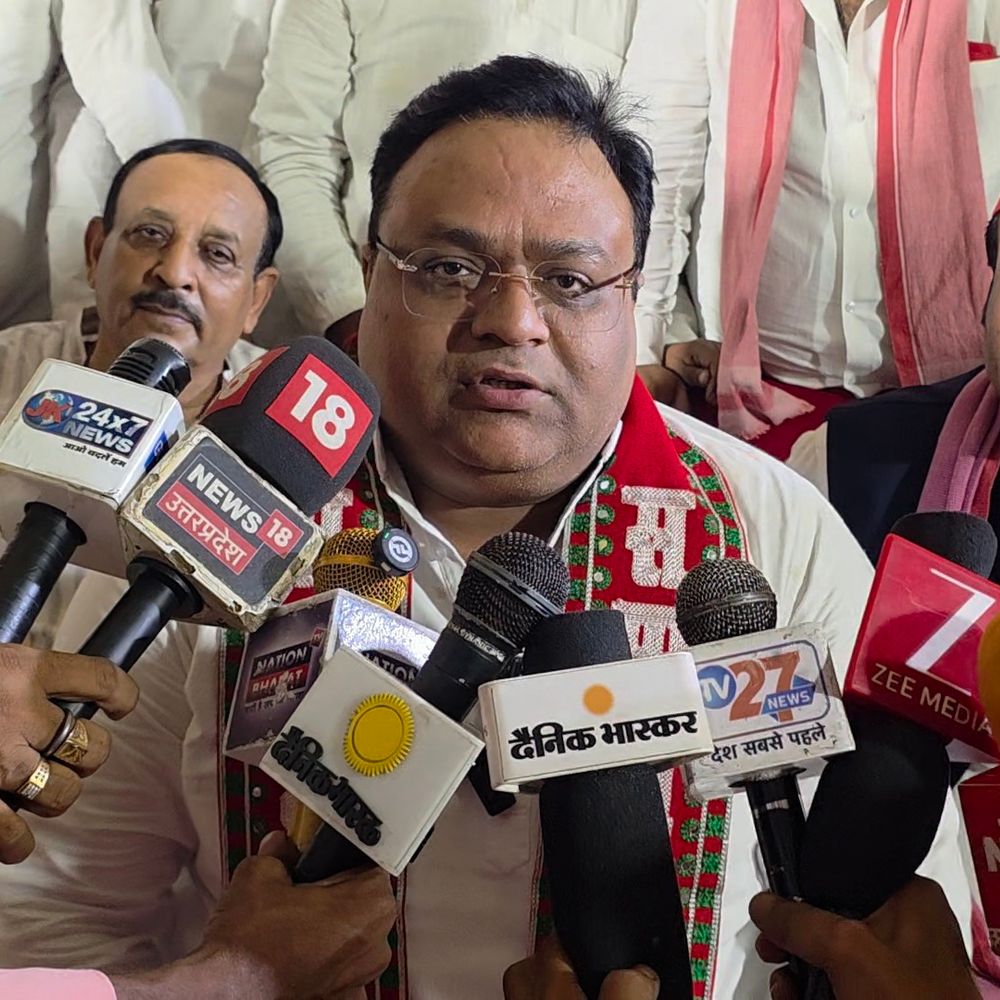 सपा व्यापार सभा का मंडलीय सम्मेलन:राष्ट्रीय अध्यक्ष बोले- व्यापारी परेशान, 2027 में सपा की सरकार बनेगी