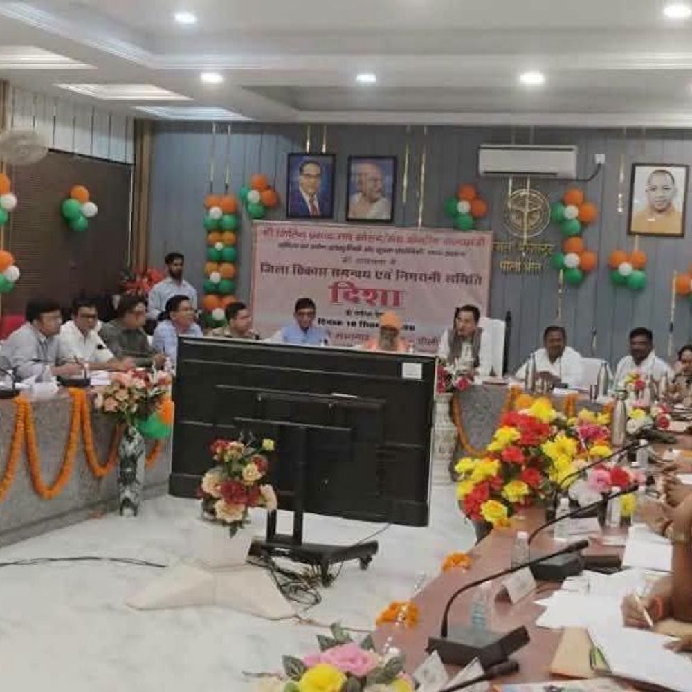 केंद्रीय मंत्री जितिन प्रसाद ने अफसरों को फटकार लगाई:दिशा कमेटी की बैठक में सड़क, बिजली और पानी पर दी सख्त कार्रवाई की चेतावनी