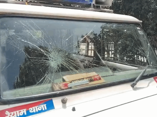 दरभंगा- शराब कारोबारी को छुड़ाने के लिए पुलिस पर हमला:रैयाम थाना की गाड़ियां क्षतिग्रस्त, 7 थानों की पुलिस पहुंची थी, जिला से भी बुलाई थी फोर्स
