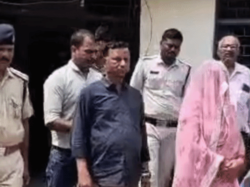 रिटायर पुलिसकर्मी की पिटाई से मौत का खुलासा:पुलिस ने साले-महिला रिश्तेदार को गिरफ्तार किया, चरित्र विवाद में हुई थी मारपीट
