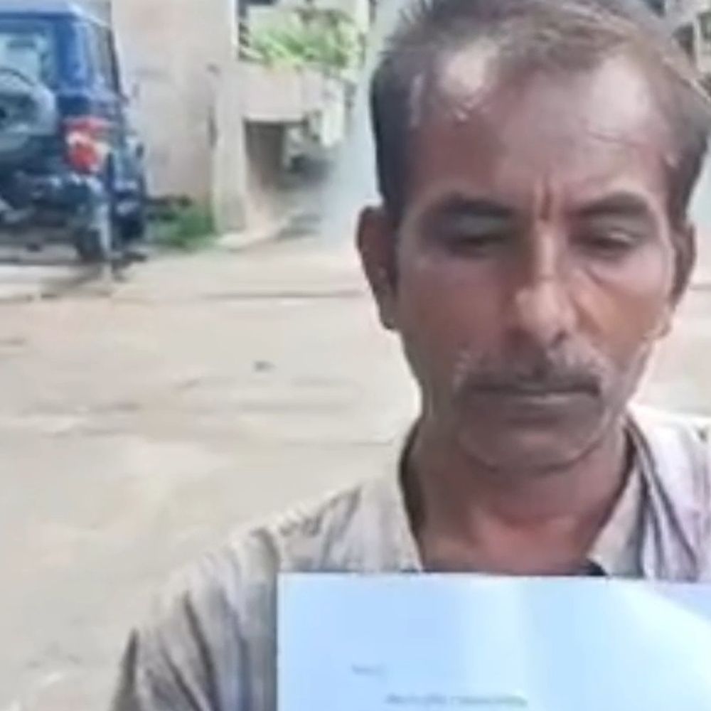 कल्याणपुर में स्वीट हाउस संचालक ने बुजुर्ग को पीटा:18 हजार तनख्वाह मांगने पर 4 हजार दिए, जान से मारने की धमकी भी दी