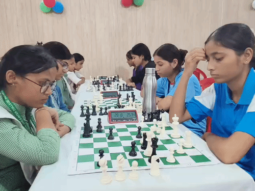 बरेली मंडल बना ओवरऑल चैंपियन:अलीगढ़ में हुई राज्य स्तरीय शतरंज प्रतियोगिता में यूपी के 6 खिलाड़ी राष्ट्रीय प्रतियोगिता के लिए चयनित