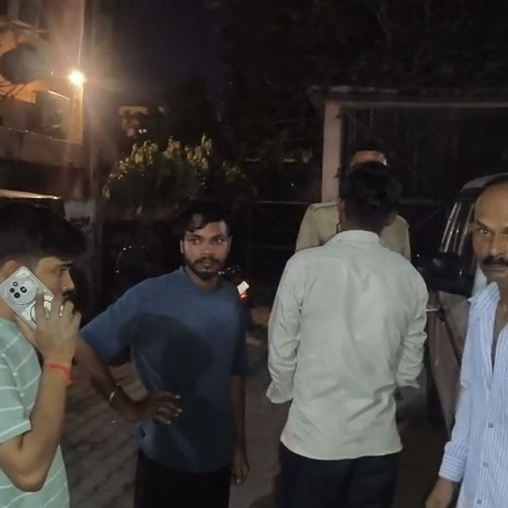 बारिश के पानी में करंट उतरने से युवक की मौत:पीलीभीत में केबल ठीक करते समय हुआ हादसा, बचाने आया साथी झुलसा