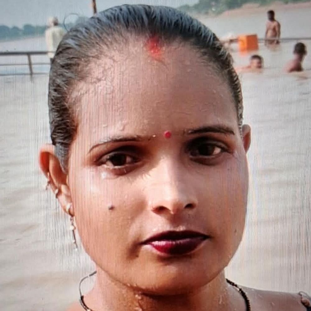 आजमगढ़ में विवाहिता का शव फंदे पर लटका मिला:देवर से की थी शादी, मई में दोनों घर छोड़कर मुंबई गए थे