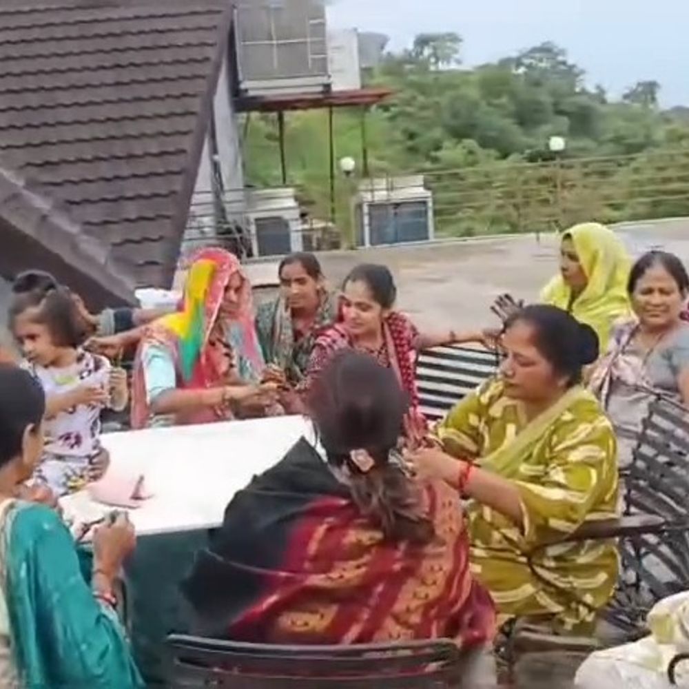 कुंभलगढ़ के रिसॉर्ट में चाय-पीते दिखे कांग्रेस के पार्षद उम्मीदवार,VIDEO:बांसवाड़ा से लग्जरी बसों से भेजा था, रिजल्ट आने तक बाड़ेबंदी की आशंका