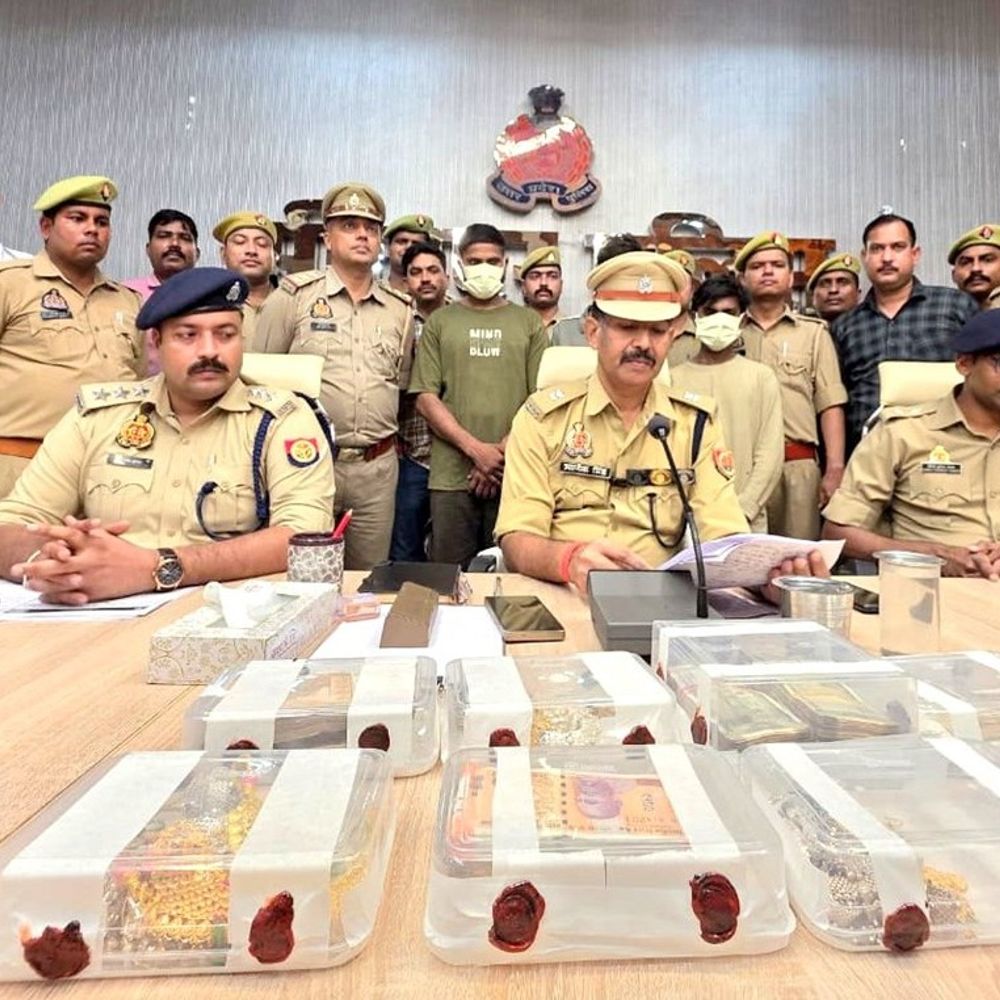 गैंगस्टर एक्ट के आरोपी समेत 3 चोर गिरफ्तार:चोरी की दो घटनाओं का खुलासा, 15 लाख के जेवर और 3.60 लाख कैश मिला