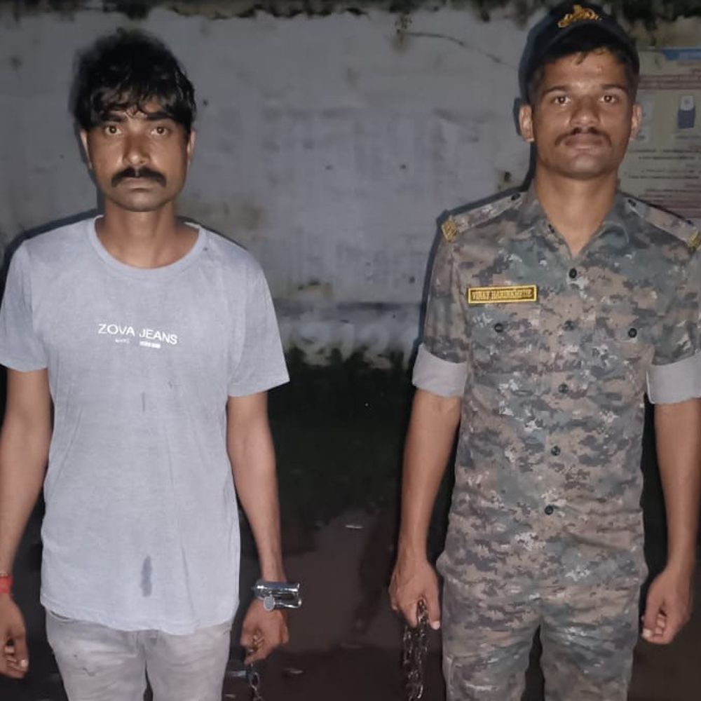 पौने दो किलो गांजे के साथ युवक पकड़ाया:तीन दिन में दूसरी कार्रवाई, ओडिशा के चार आरोपियों से पूछताछ के बाद गिरफ्तारी