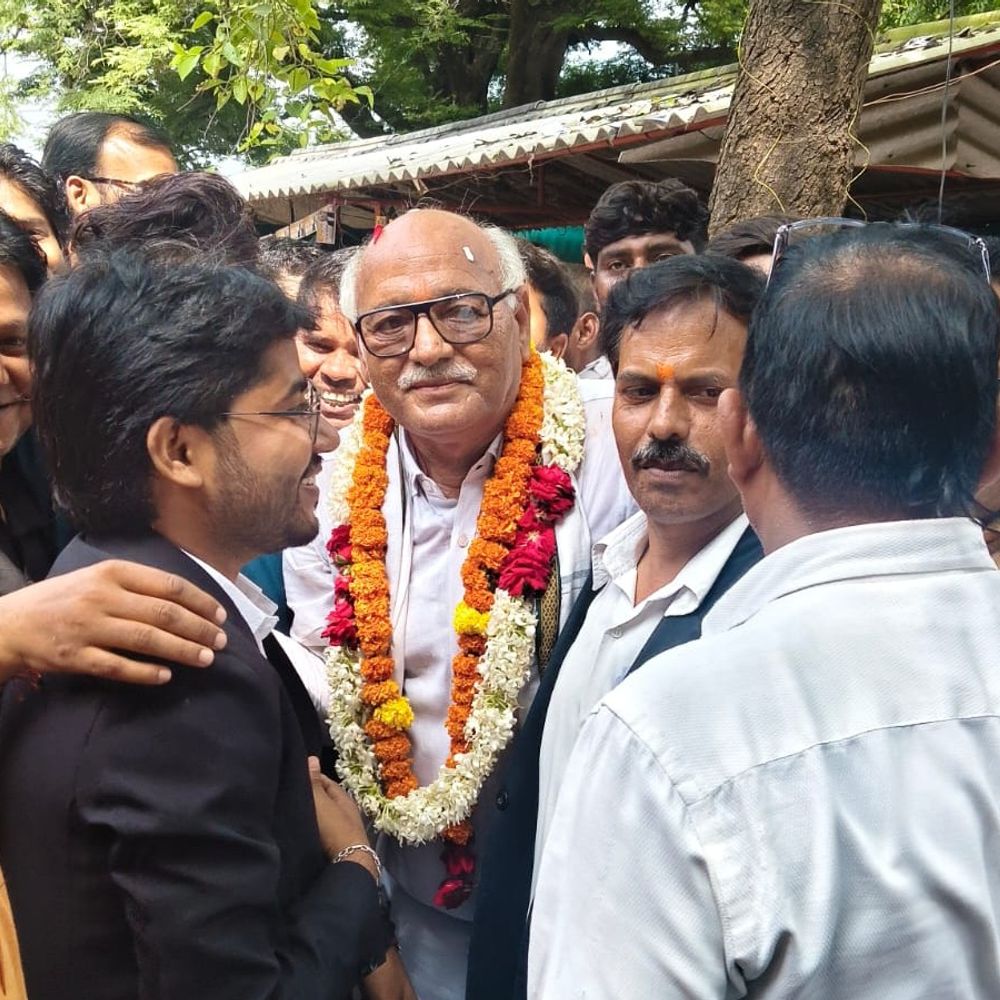 जौनपुर दीवानी अधिवक्ता संघ के अध्यक्ष बने अवधेश सिंह:मनीष सिंह मंत्री और सत्येंद्र चतुर्वेदी वरिष्ठ उपाध्यक्ष पद पर विजई