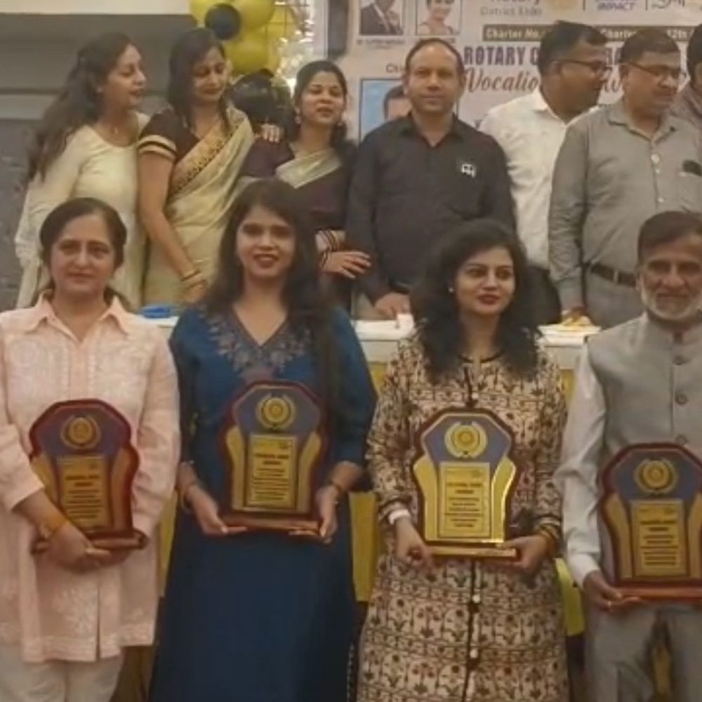 रोटरी क्लब समर्पण ने सात प्रतिभाओं को वोकेशनल अवार्ड दिया:विभिन्न क्षेत्रों में उत्कृष्ट योगदान देने वालों को किया सम्मानित