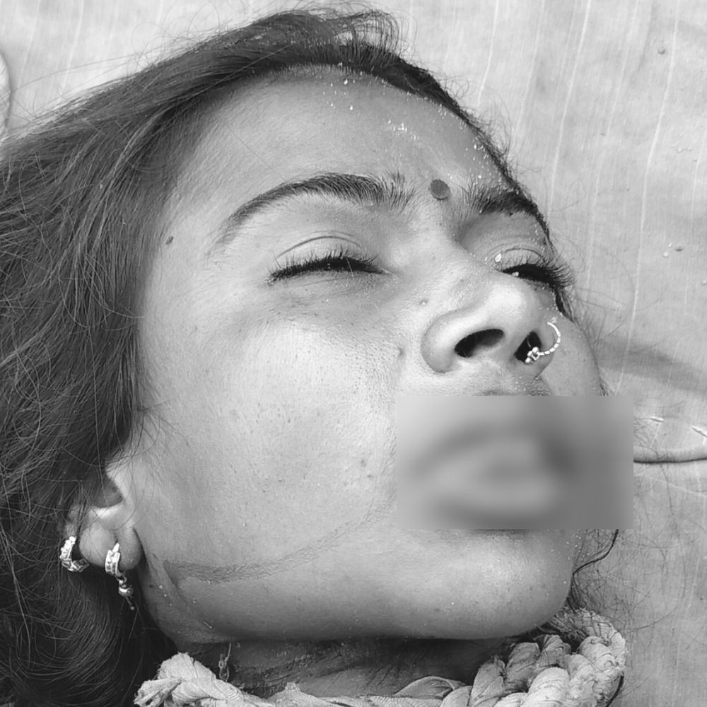 कमरे के अंदर फंदे पर महिला का शव मिला:मऊगंज में रात में घर से गायब होने पर सास ने ढूंढा, घर पहुंची तो मिली लाश
