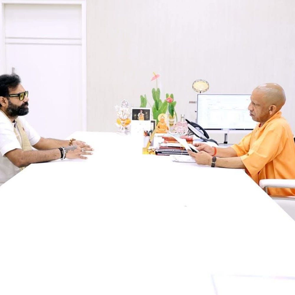 सर्वेयरों के जुलूस के बाद सीएम से मिले चरखारी विधायक:बोले- सबूत देने के 24 घंटे बाद भी FIR नहीं, महोबा में अफसरों की मिलीभगत का आरोप