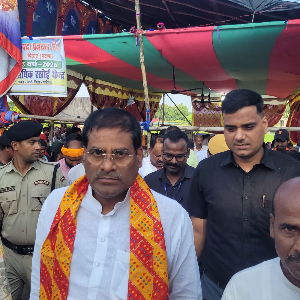 कटिहार प्रभारी मंत्री ने बाढ़ प्रभावित इलाकों का निरीक्षण किया:राहत कार्यों का जायजा लिया, ग्रामीणों की समस्याएं सुनीं