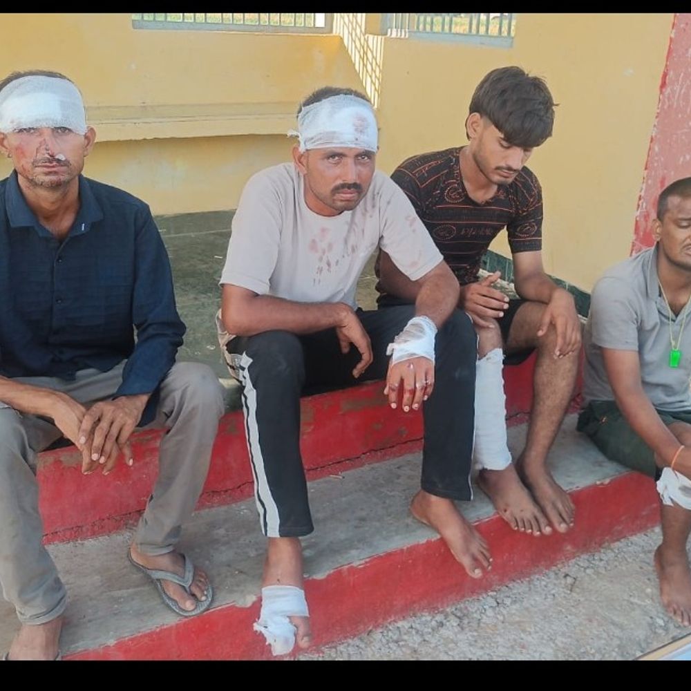 हाथरस में हाईवे पर कांवड़ियों से भरे जुगाड़ में टक्कर:DCM ने मारी टक्कर, 6 घायल; सोरों से कांवड़ लेकर राजस्थान लौट रहे थे सभी