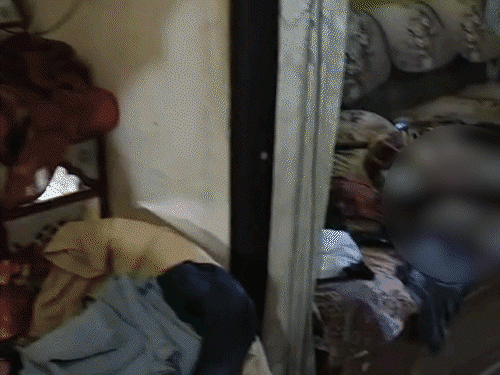 3 बेटियों और पत्नी की हत्या करने वाले पर इनाम:एक-एक वार में सभी को मार डाला; सिर की हड्डियां टूट गई थीं
