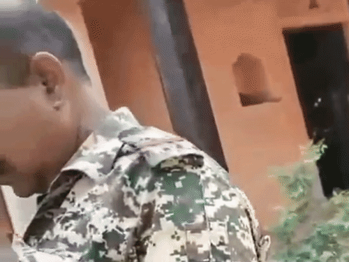 थाना प्रभारी का रिश्वत लेते हुए VIDEO का दावा:थाने के पीछे लेनदेन; अधिकारी ने कहा- एक साल पुराना वीडियो
