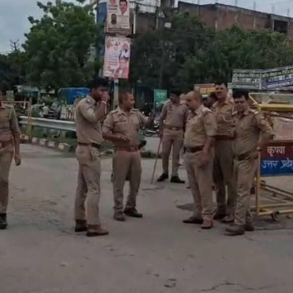 कारोबारी विनोद के परिवार से मिलने गोंडा आएंगे अजय राय:कांग्रेस प्रदेश अध्यक्ष के दौरे को देख पुलिस ने कई जगह बैरिकेडिंग की, कई कांग्रेसी नजरबंद