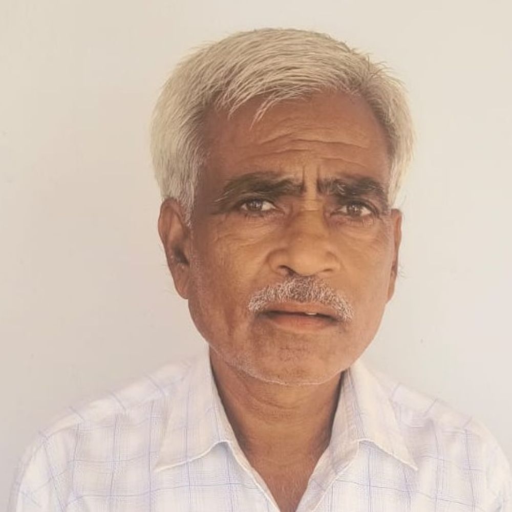 कौशांबी में करंट से बुजुर्ग की मौत:चार्जिंग में लगा था रिक्शा, गीले कपड़े सुखाने के लिए डालते समय चपेट में आया