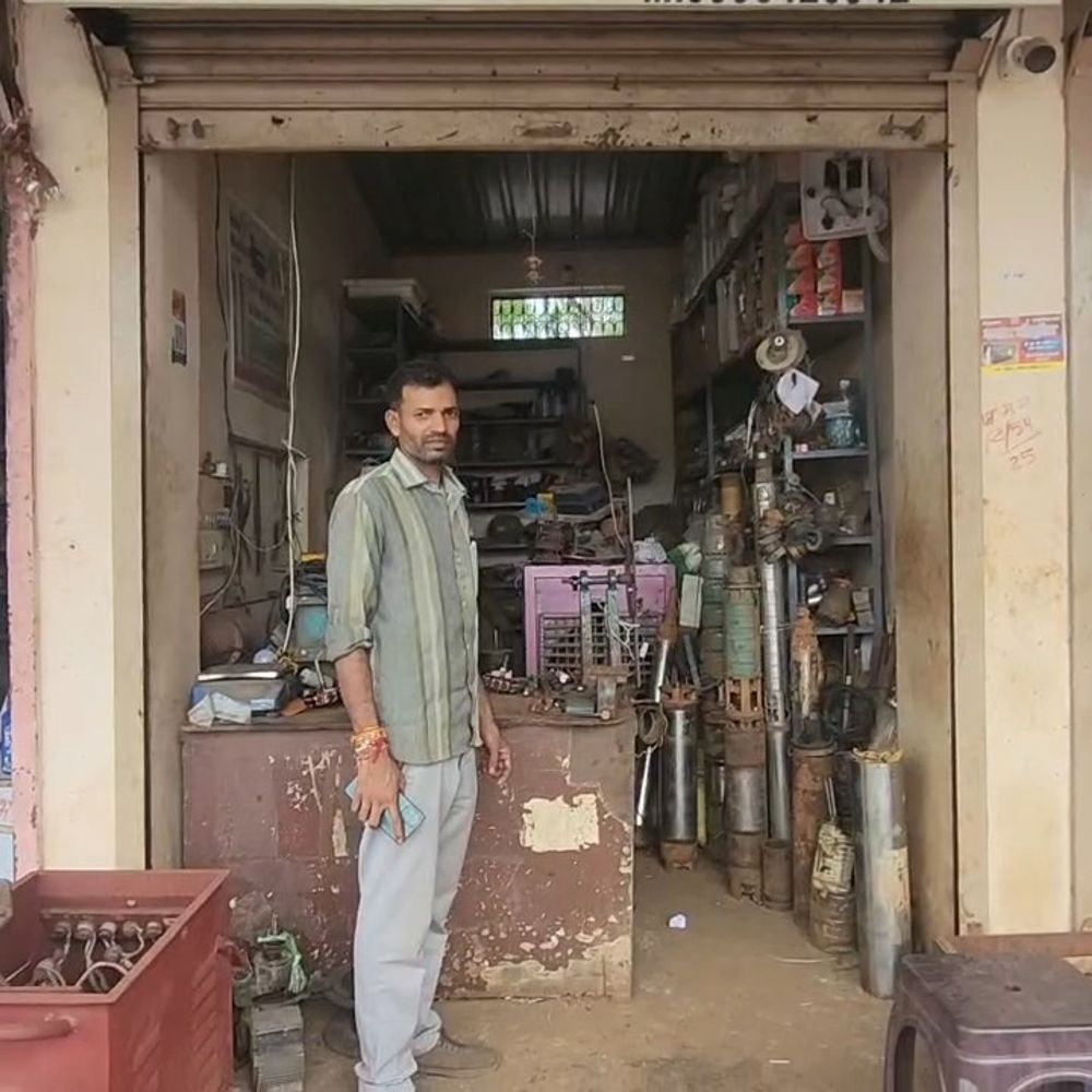 विदिशा में दुकान के CCTV तोड़े, चोरी:टीन हटाकर घुसे बदमाश, 5.5 लाख का कॉपर वायर चुरा ले गए