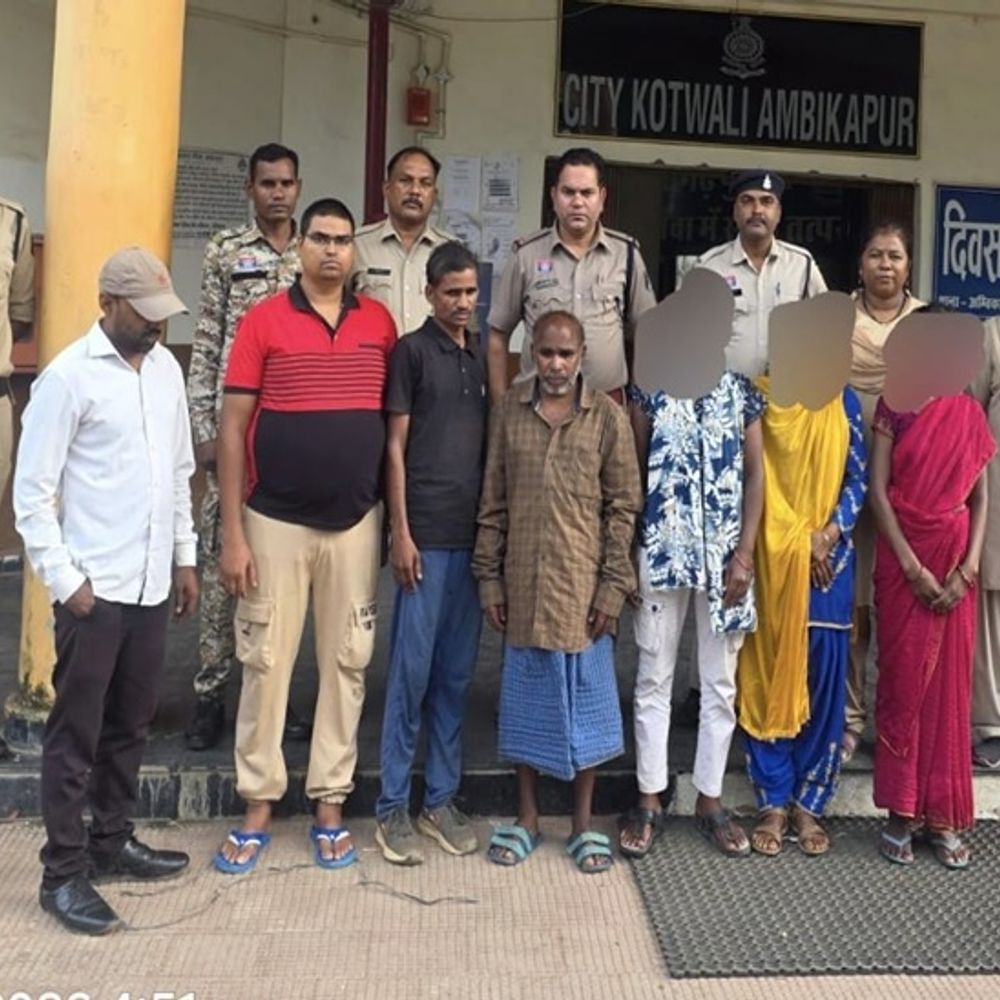 फर्जी पट्टे से जमानत कराने वाला गिरोह पकड़ाया, 7 गिरफ्तार:सरगुजा में पैसे लेकर कोर्ट में लगाते थे फर्जी दस्तावेज, गैंग में महिलाएं भी शामिल