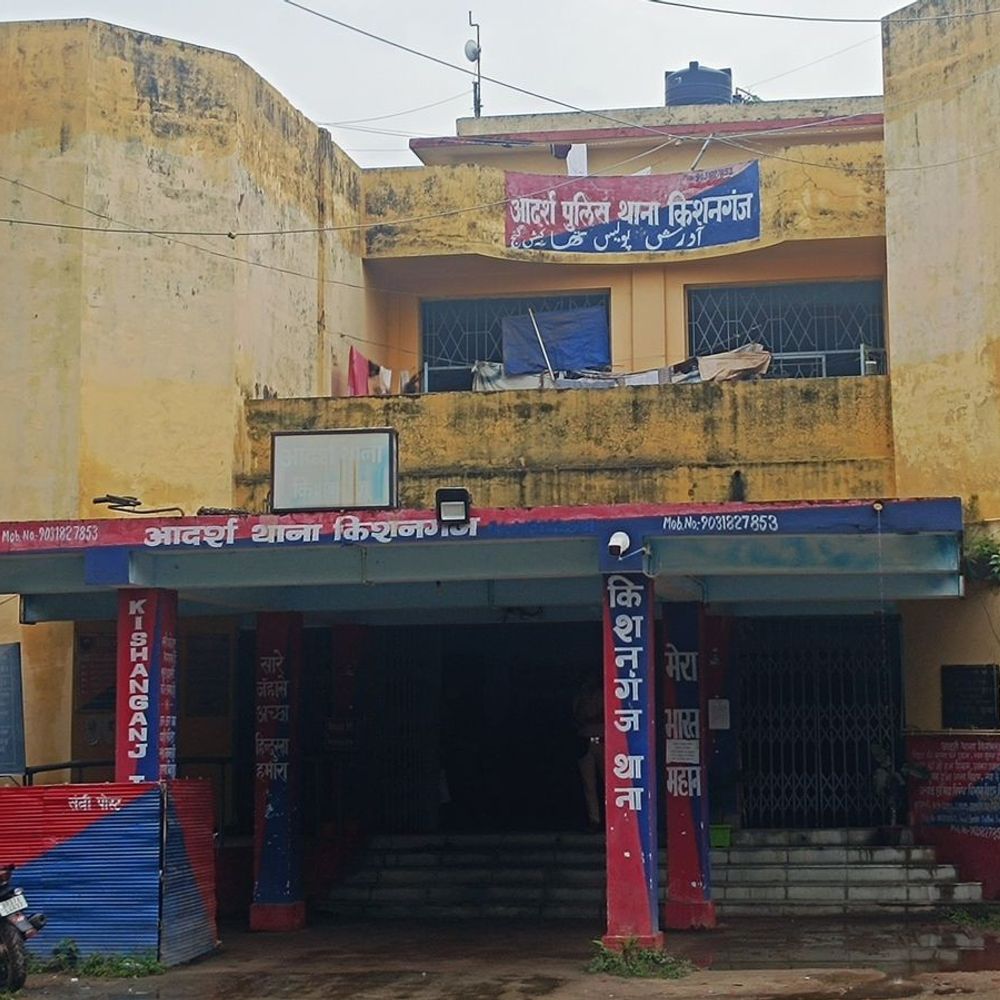 किशनगंज में 17 साल की किशोरी लापता:मां ने 2 युवकों पर बहला-फुसलाकर भगाने का आरोप; 11 सितंबर से तलाश जारी