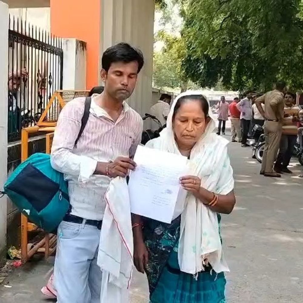 पुलिस फॉलोअर की मौत के बाद परिवार परेशान:इलाज में घर गिरवी रखा, अब एसपी ऑफिस के चक्कर लगा रहे परिजन