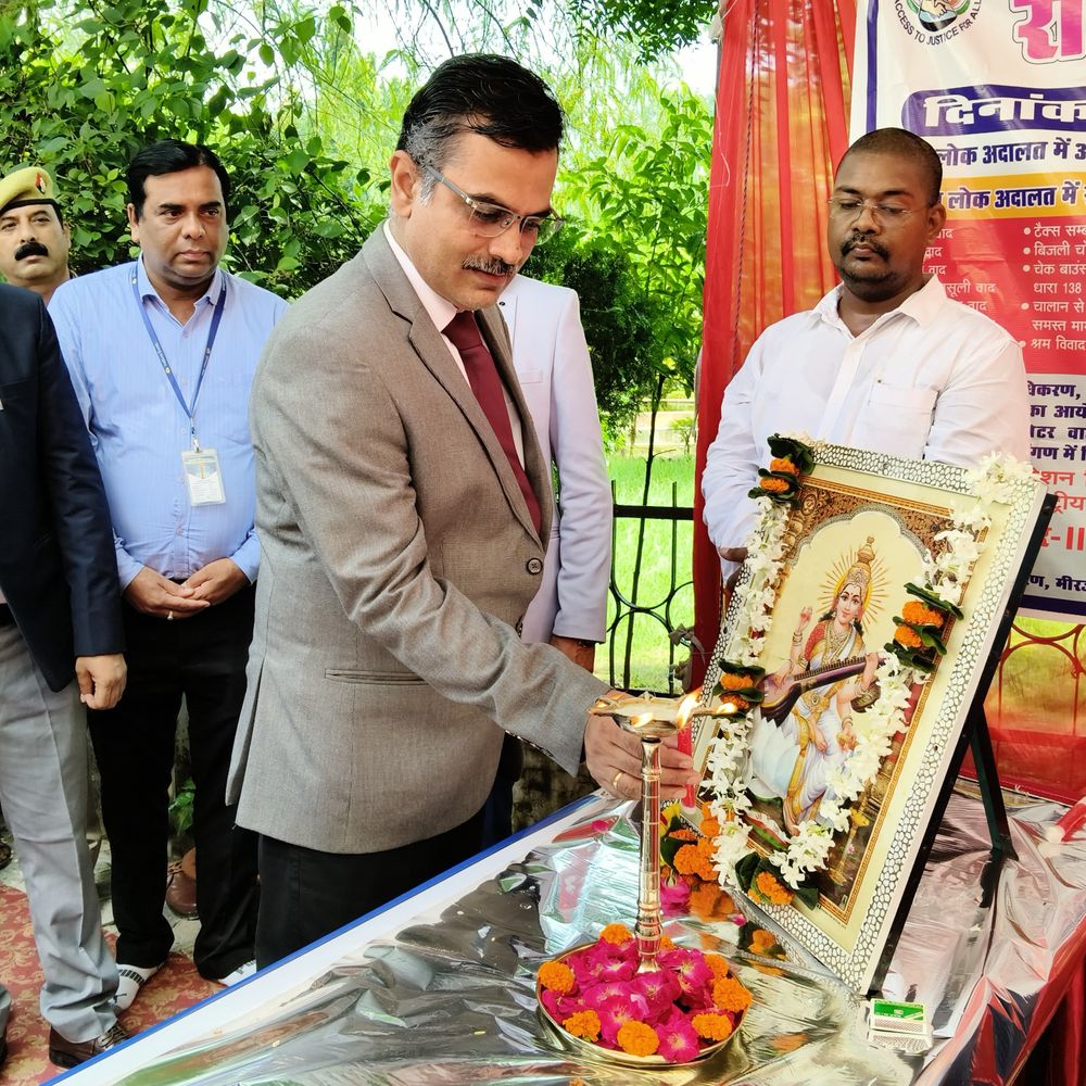 मिर्जापुर में 36 साल पुराना विवाद सुलह से खत्म:राष्ट्रीय लोक अदालत में 2.54 लाख मामले निपटे, 9.19 करोड़ का मुआवजा मिला