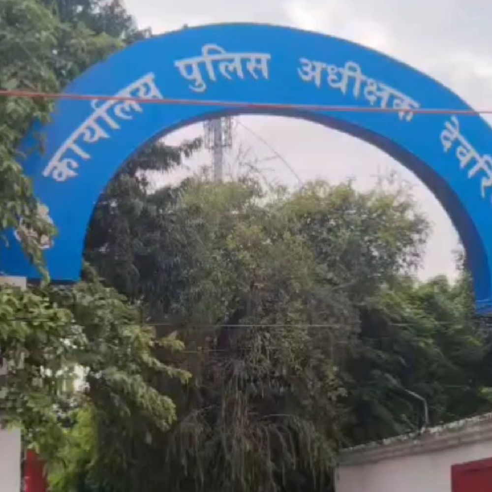 केस में फंसाने की धमकी देकर महिला से 40 लाख:मुकदमे में फंसाने की धमकी से डरी महिला ने बेचे गहने, साइबर थाने को जांच