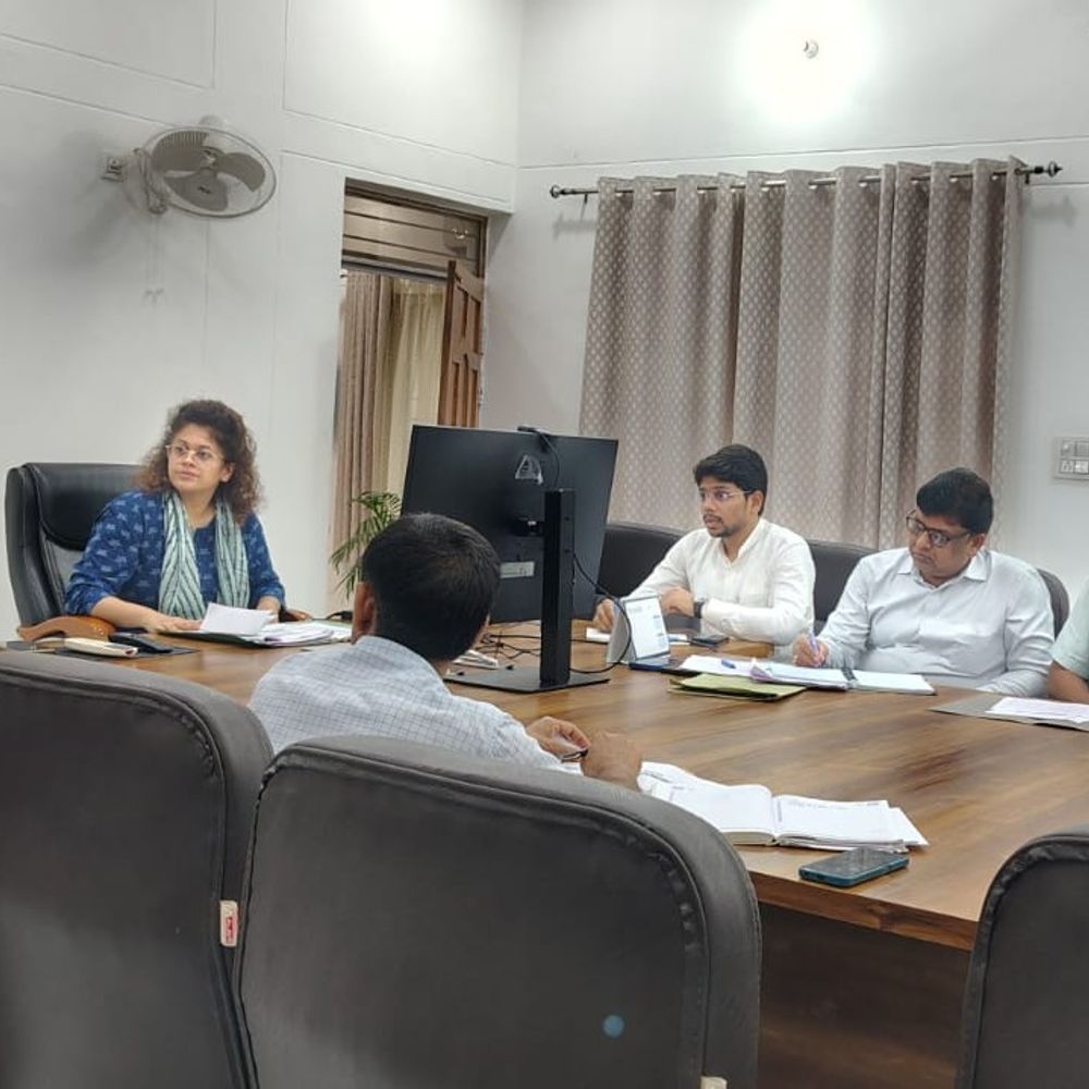 महोबा में फसल बीमा सर्वे में अवैध वसूली:अब संयुक्त टीम करेगी जांच, 30 दिन में खातों में आएगा मुआवजा
