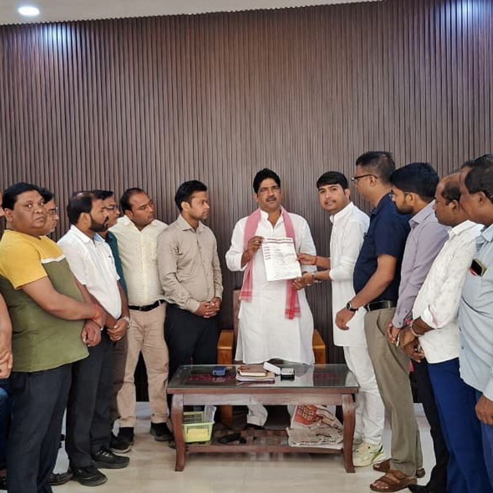 न्यायालय कर्मचारियों ने दी आंदोलन की चेतावनी:गांधी जयंती पर निकलेगी तिरंगा रैली, 25 अक्टूबर को लखनऊ में होगा सत्याग्रह